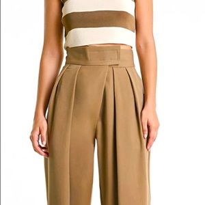 NWT. dress pant, brown. Velcro close